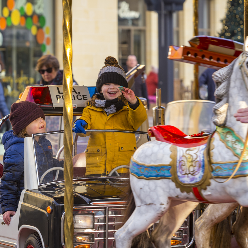 Kinderen in carrousel